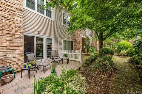 34 Carriage Lane Plainview NY 11803