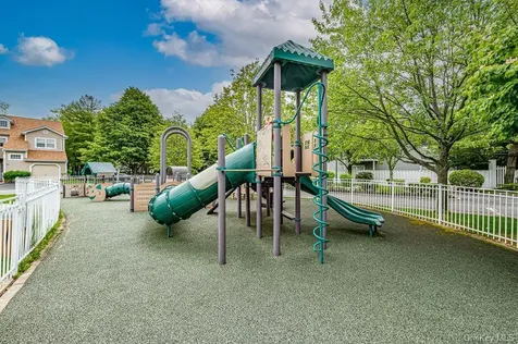 34 Carriage Lane Plainview NY 11803