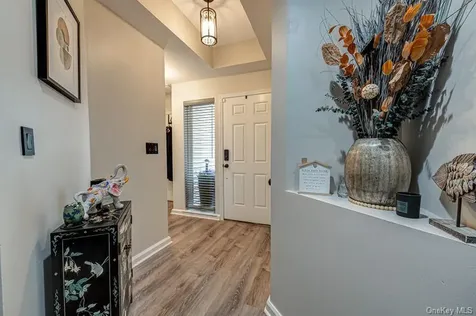 34 Carriage Lane Plainview NY 11803