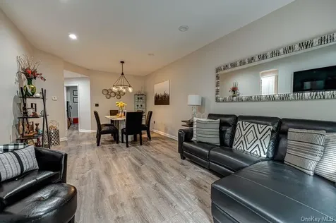 34 Carriage Lane Plainview NY 11803