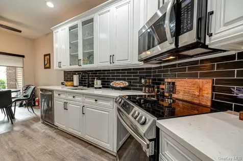 34 Carriage Lane Plainview NY 11803