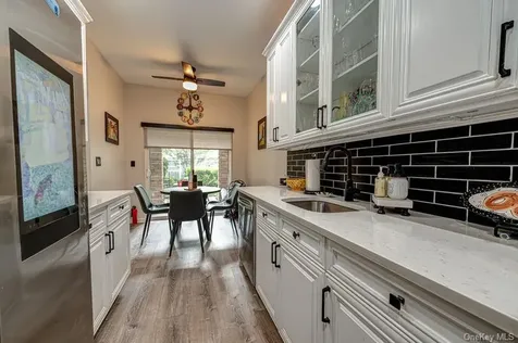 34 Carriage Lane Plainview NY 11803
