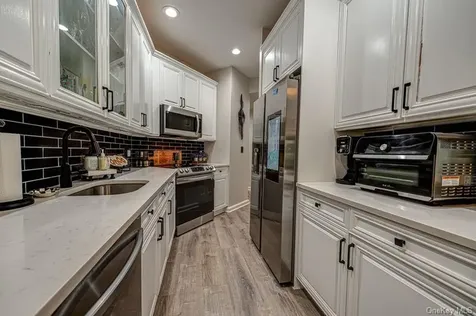 34 Carriage Lane Plainview NY 11803