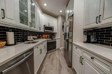 34 Carriage Lane Plainview NY 11803