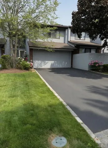 83 Foxwood Drive Jericho NY 11753