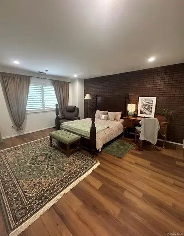 83 Foxwood Drive Jericho NY 11753