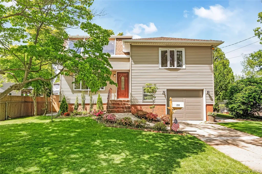 233 Walnut Street Massapequa Park NY 11762