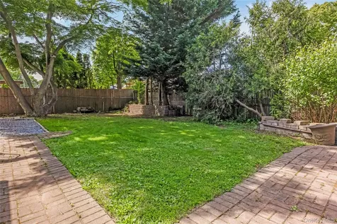 233 Walnut Street Massapequa Park NY 11762
