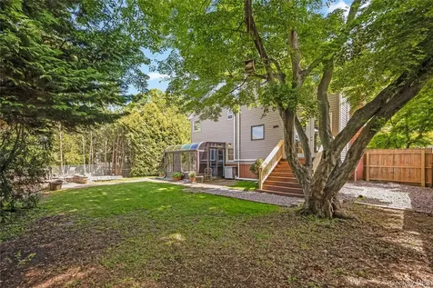 233 Walnut Street Massapequa Park NY 11762