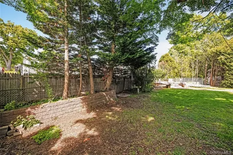 233 Walnut Street Massapequa Park NY 11762
