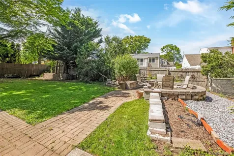 233 Walnut Street Massapequa Park NY 11762