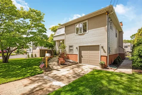 233 Walnut Street Massapequa Park NY 11762