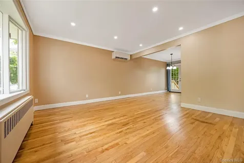 233 Walnut Street Massapequa Park NY 11762
