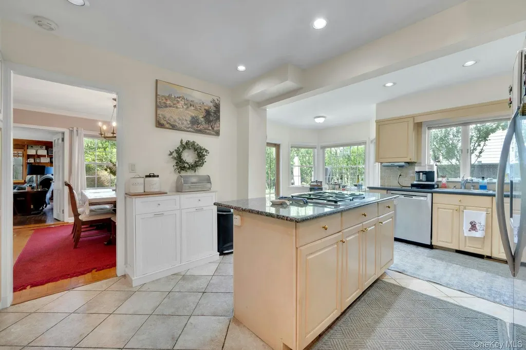 29 Deerfield Avenue Eastchester NY 10709