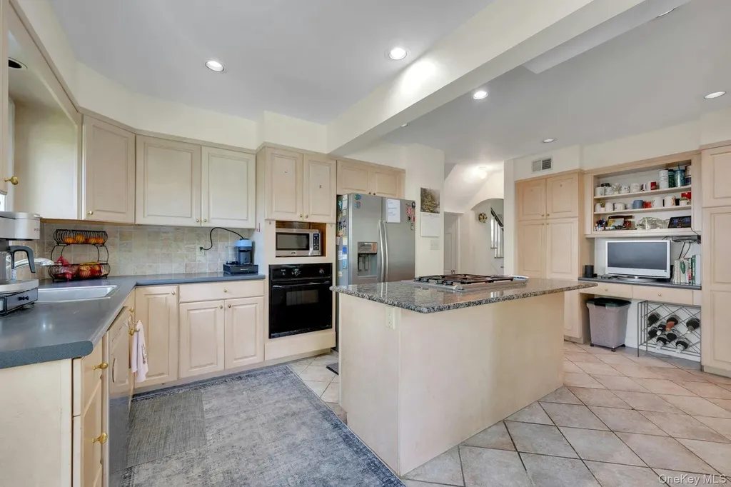 29 Deerfield Avenue Eastchester NY 10709