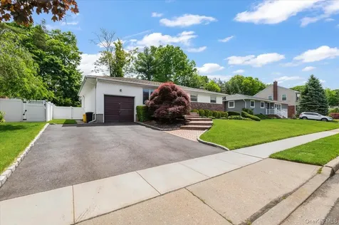 21 Beaumont Drive Plainview NY 11803