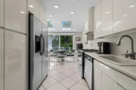 21 Beaumont Drive Plainview NY 11803