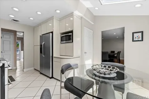 21 Beaumont Drive Plainview NY 11803