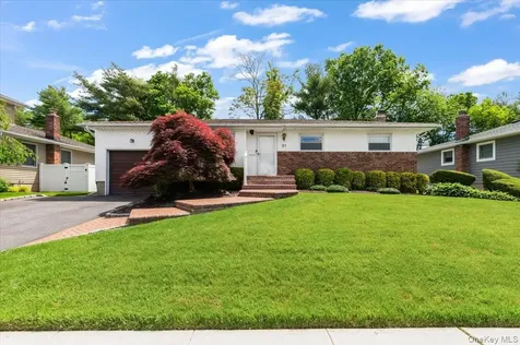 21 Beaumont Drive Plainview NY 11803
