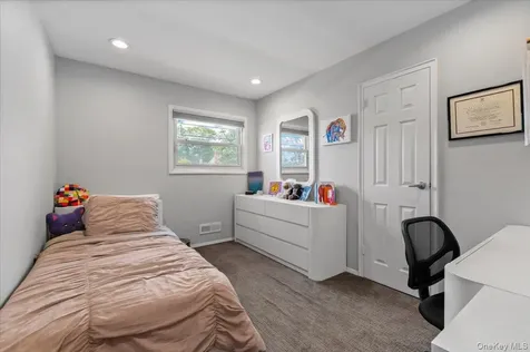 21 Beaumont Drive Plainview NY 11803