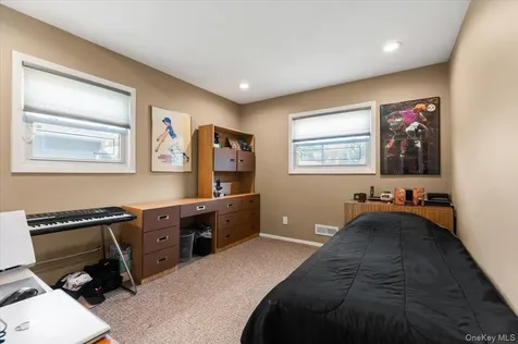 21 Beaumont Drive Plainview NY 11803