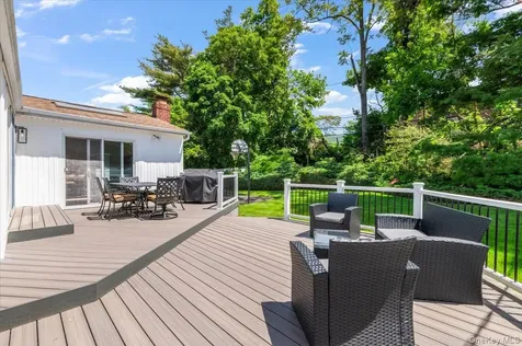 21 Beaumont Drive Plainview NY 11803