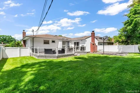 21 Beaumont Drive Plainview NY 11803