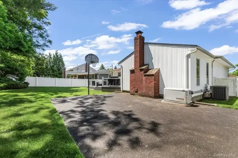 21 Beaumont Drive Plainview NY 11803