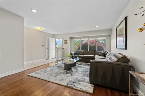 21 Beaumont Drive Plainview NY 11803