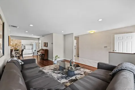 21 Beaumont Drive Plainview NY 11803