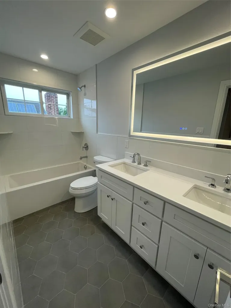469 Andrews Road Mineola NY 11501