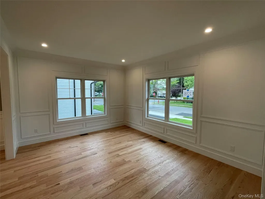 469 Andrews Road Mineola NY 11501