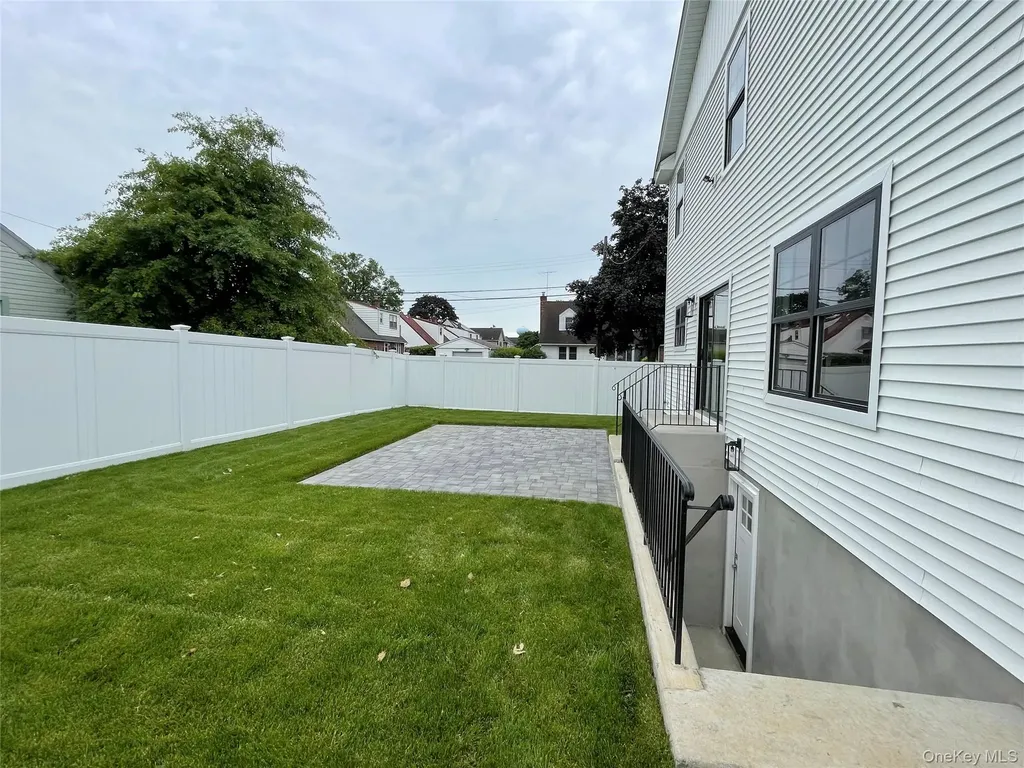 469 Andrews Road Mineola NY 11501