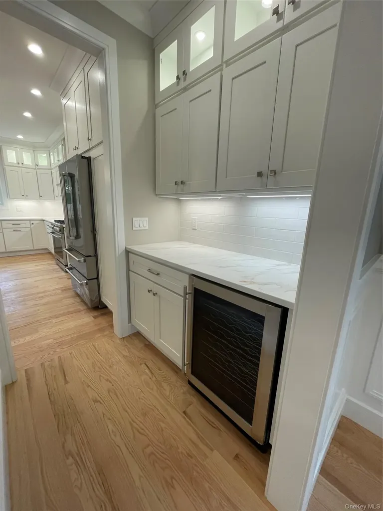 469 Andrews Road Mineola NY 11501