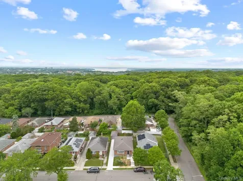 22659 76th Road Oakland Gardens NY 11364