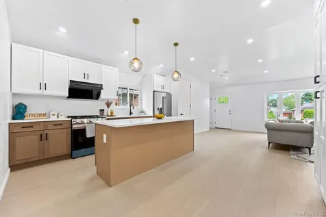 22659 76th Road Oakland Gardens NY 11364