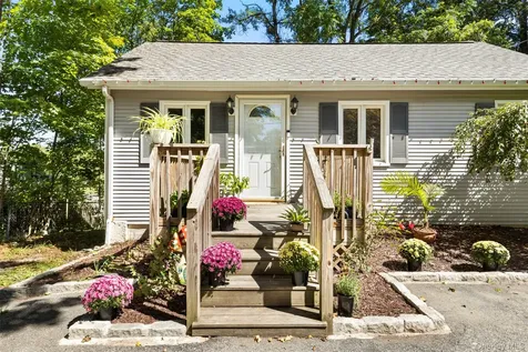 238 Tomahawk Street Yorktown Heights NY 10598