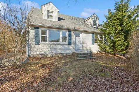 87 North Road Hampton Bays NY 11946