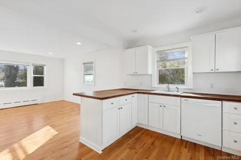 87 North Road Hampton Bays NY 11946