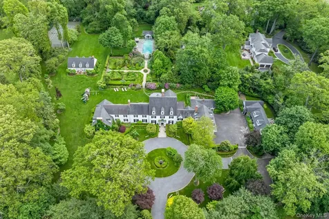 8 Stonegate Lane Old Brookville NY 11545