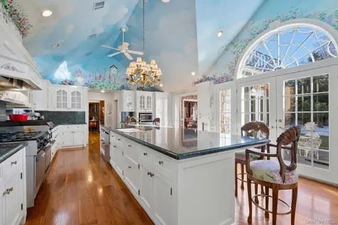 8 Stonegate Lane Old Brookville NY 11545