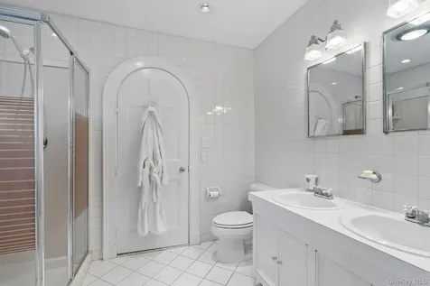 8 Stonegate Lane Old Brookville NY 11545