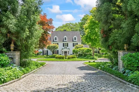 8 Stonegate Lane Old Brookville NY 11545