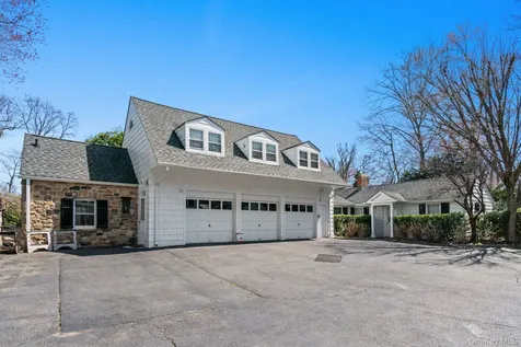 8 Stonegate Lane Old Brookville NY 11545