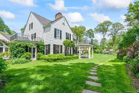 8 Stonegate Lane Old Brookville NY 11545