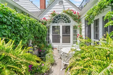 8 Stonegate Lane Old Brookville NY 11545