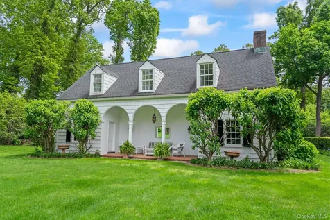 8 Stonegate Lane Old Brookville NY 11545