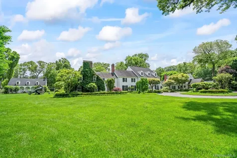 8 Stonegate Lane Old Brookville NY 11545
