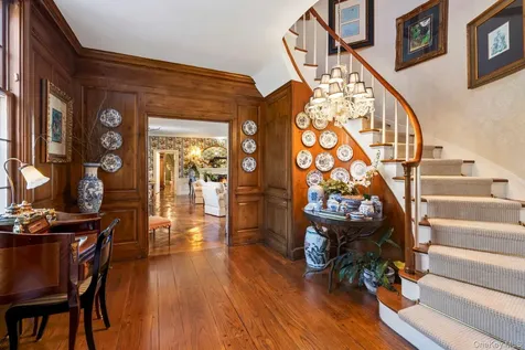 8 Stonegate Lane Old Brookville NY 11545