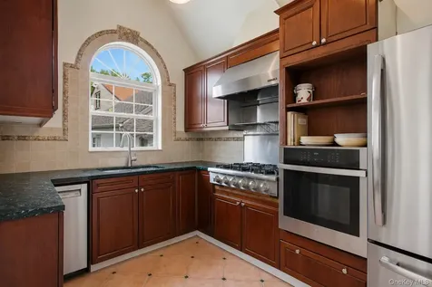 463 Beach Avenue Mamaroneck NY 10543
